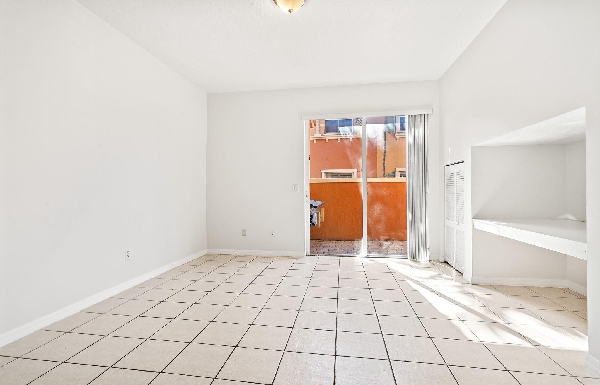 VILLAS AT HARBOR ISLES - Residential