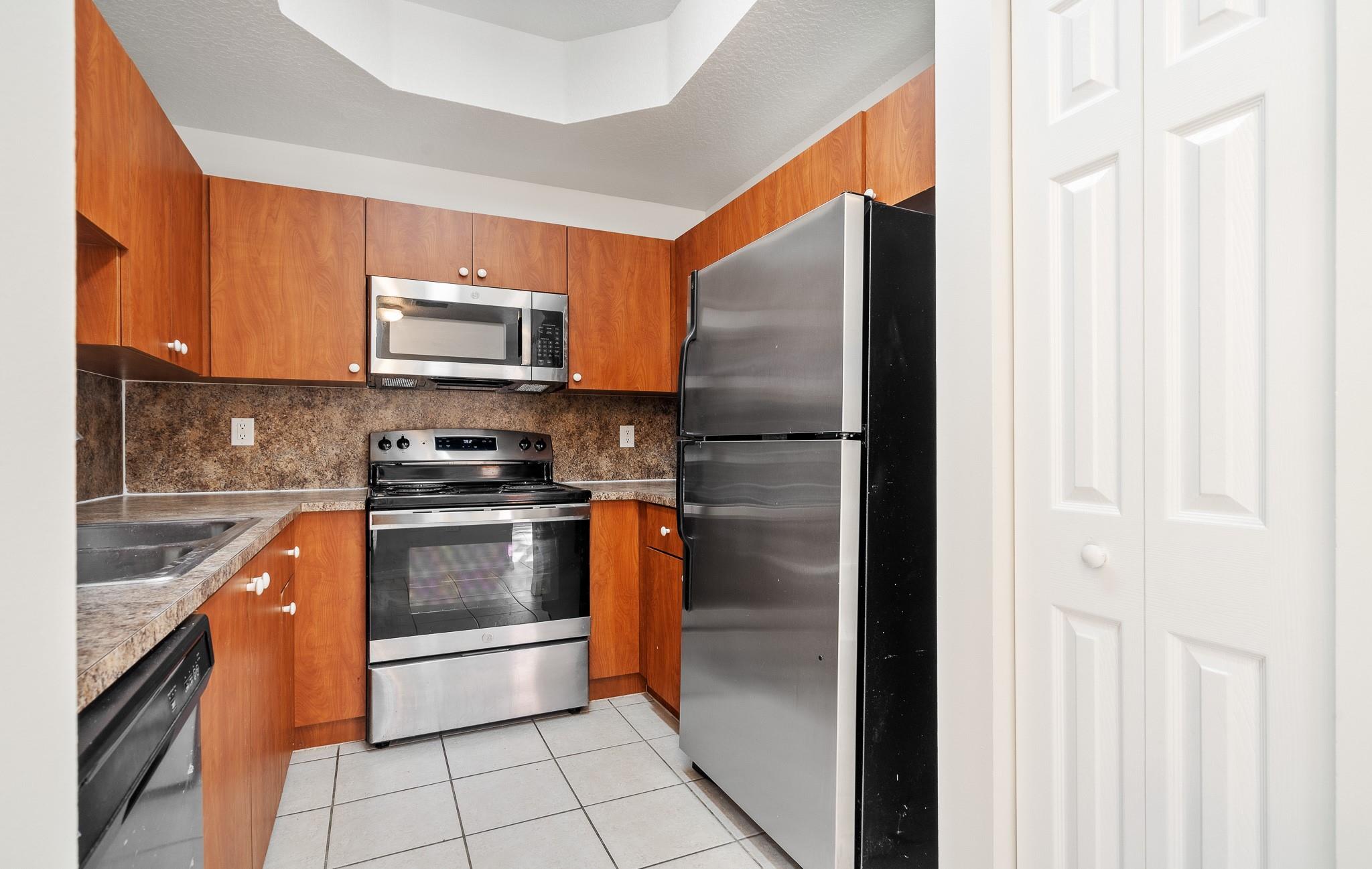 VILLAS AT HARBOR ISLES - Residential