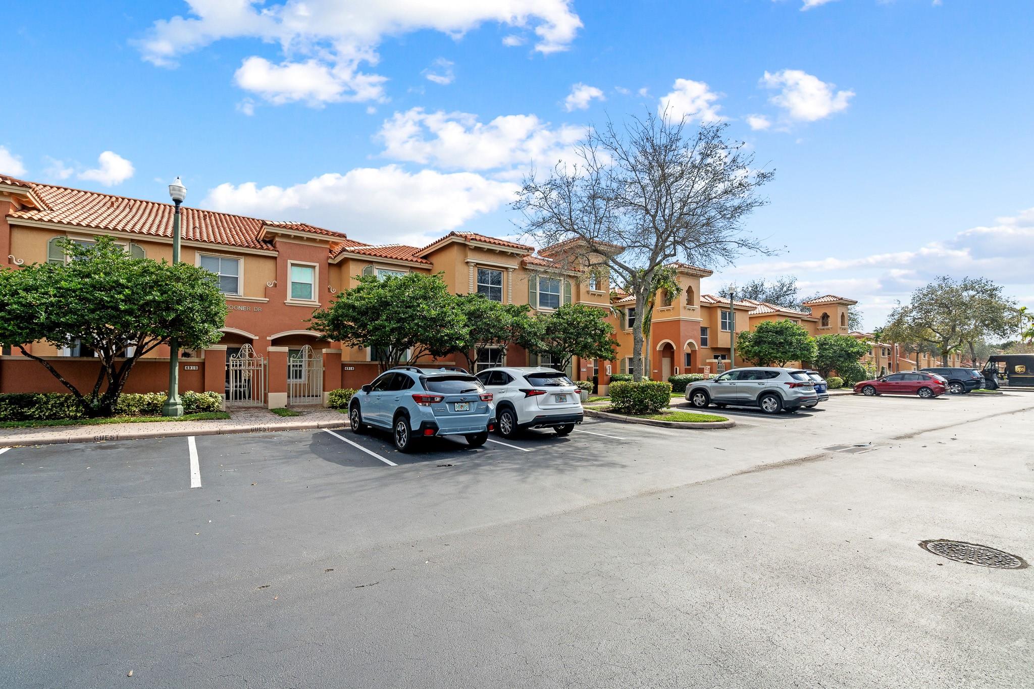 VILLAS AT HARBOR ISLES - Residential