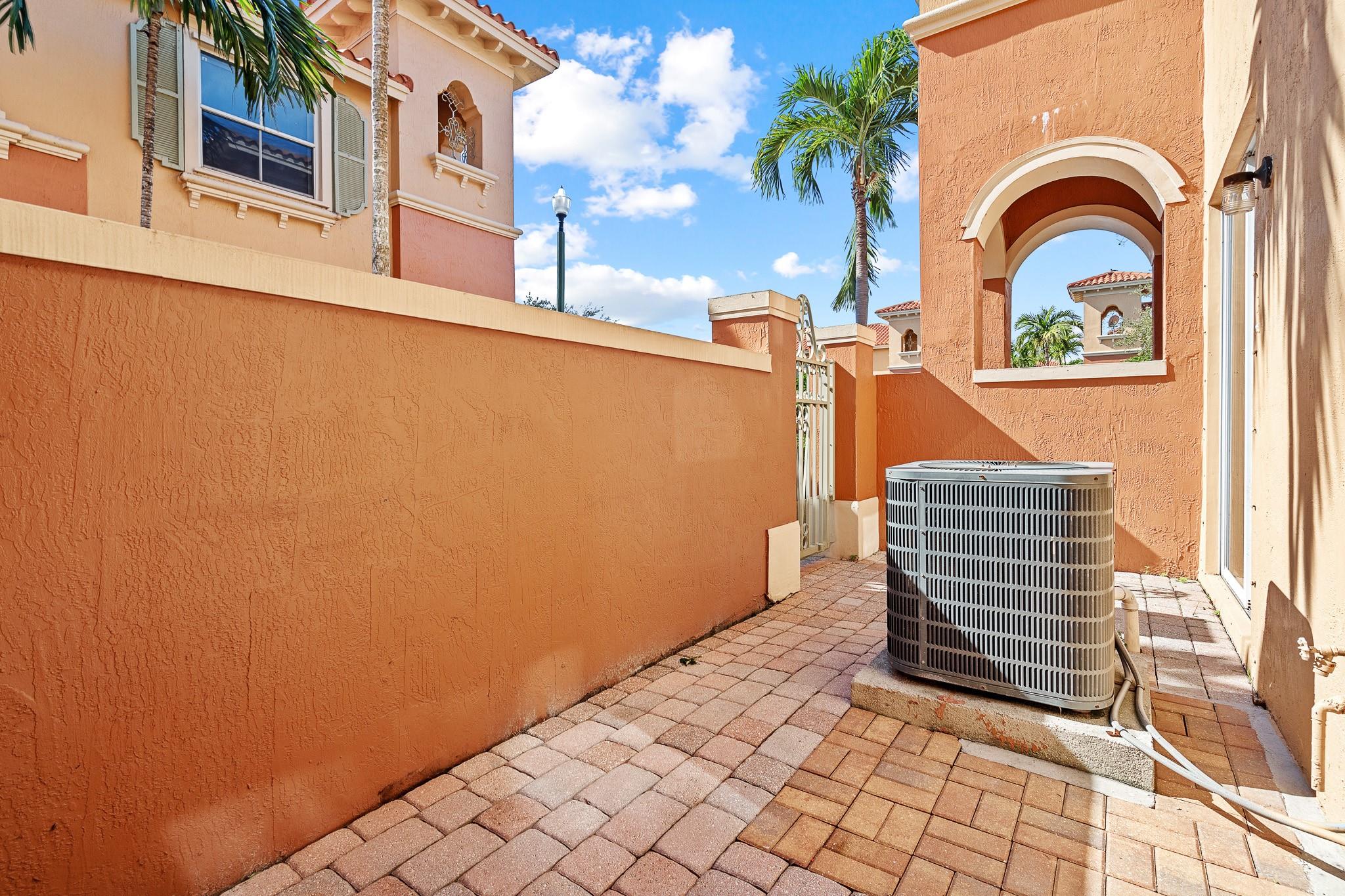 VILLAS AT HARBOR ISLES - Residential