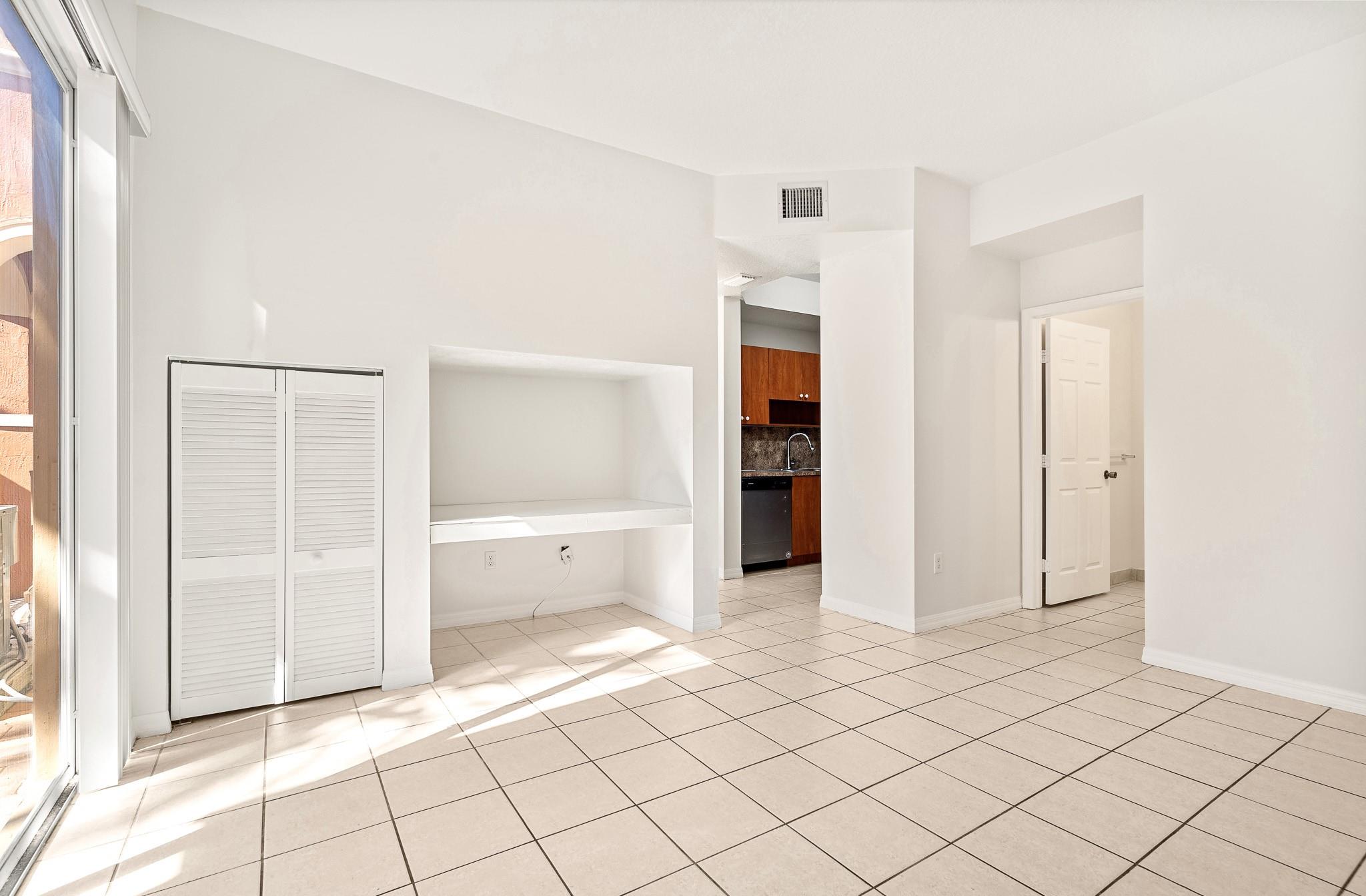 VILLAS AT HARBOR ISLES - Residential