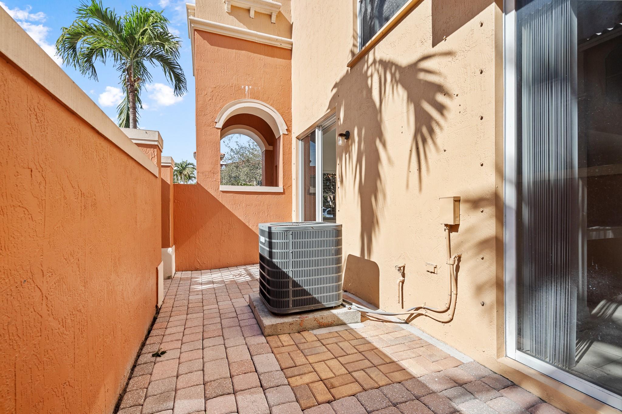 VILLAS AT HARBOR ISLES - Residential