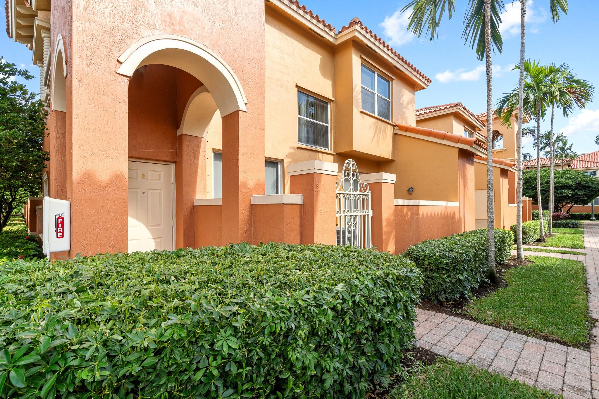 VILLAS AT HARBOR ISLES - Residential