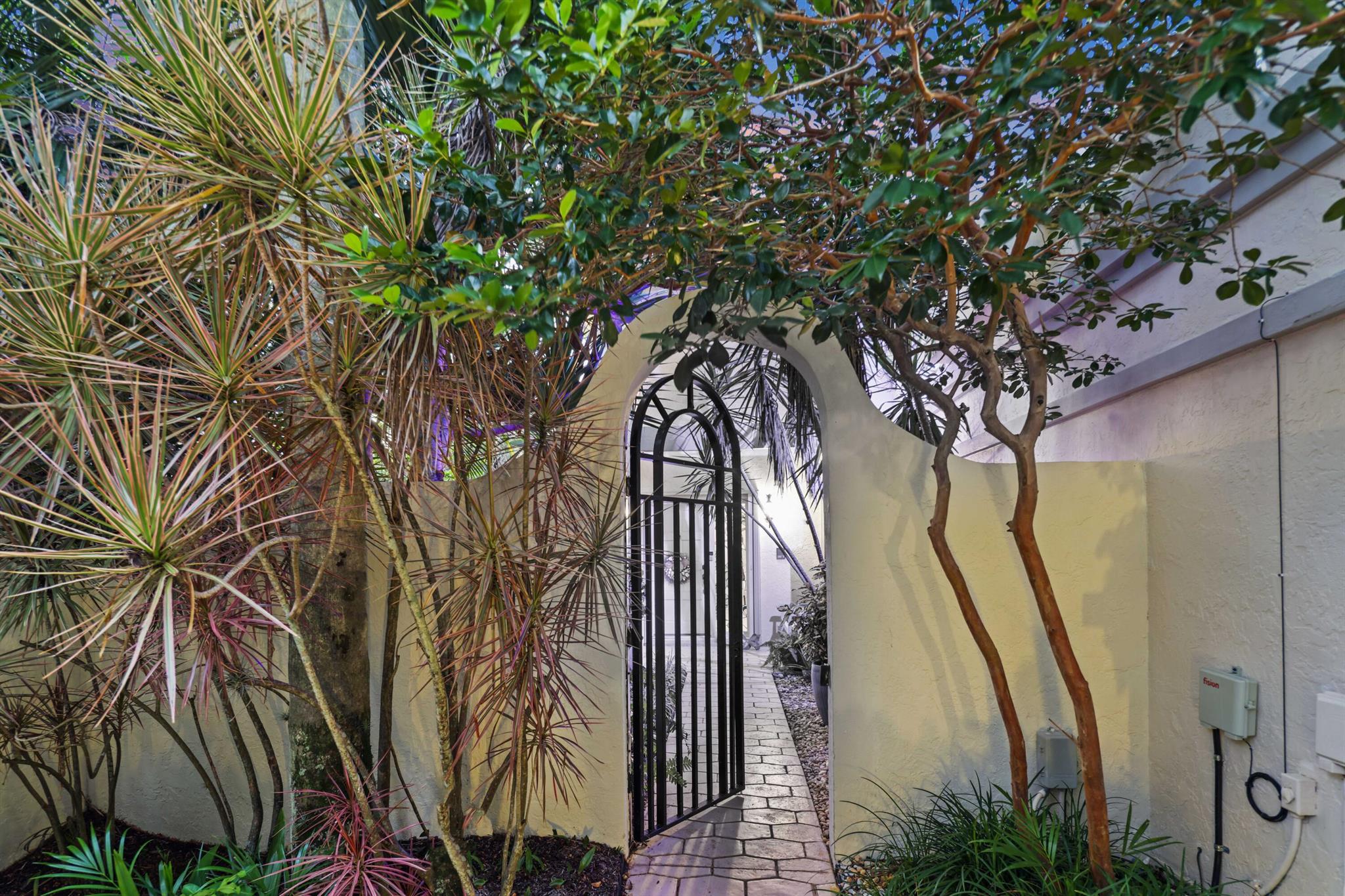 MONTEREY LAKE - Residential