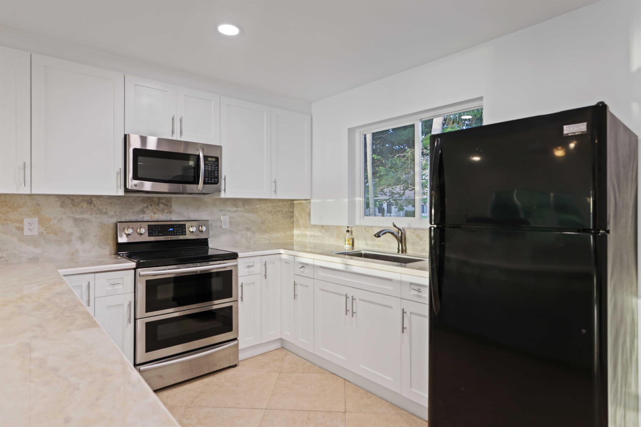 MONTEREY LAKE - Residential