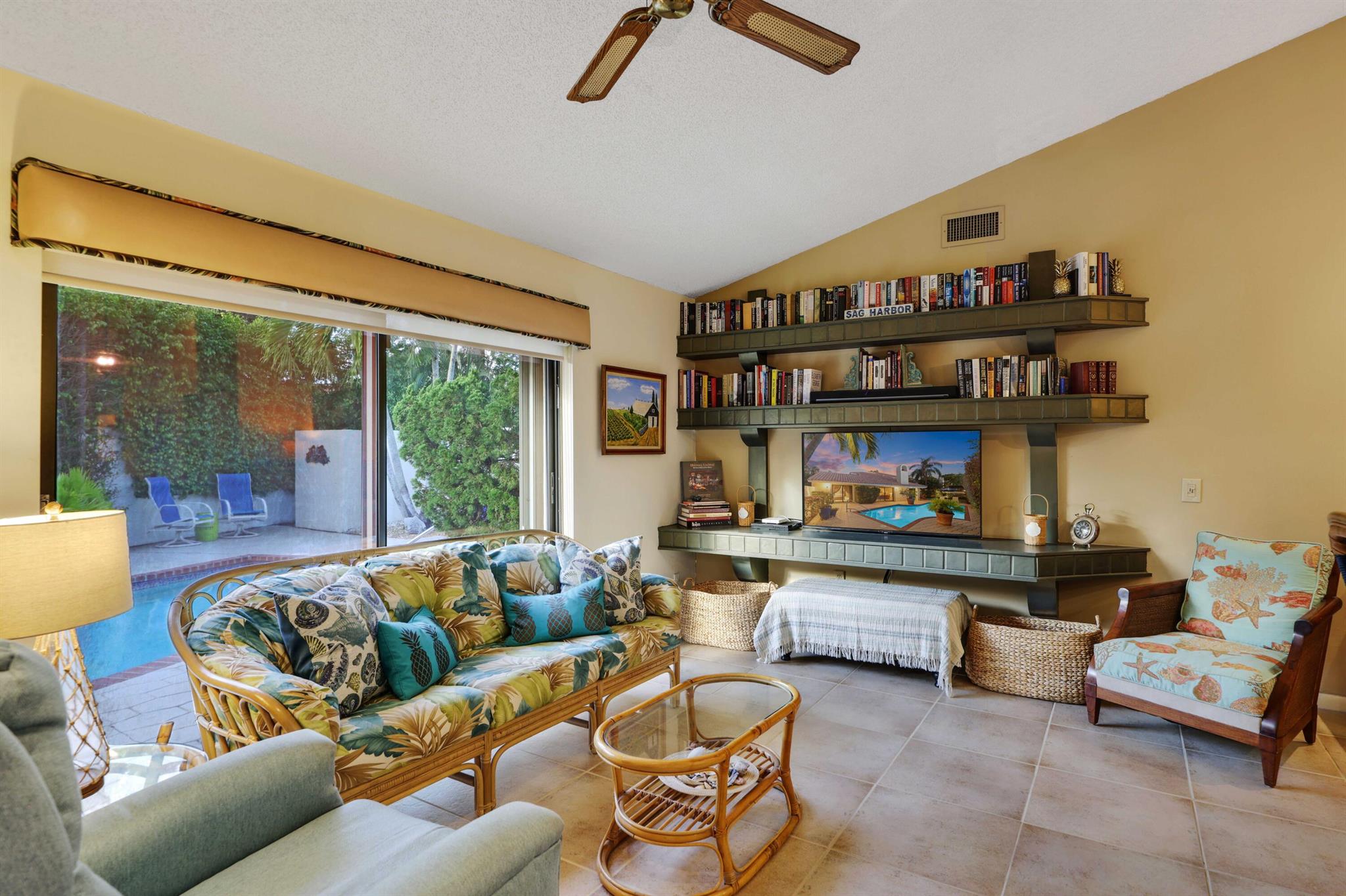 MONTEREY LAKE - Residential