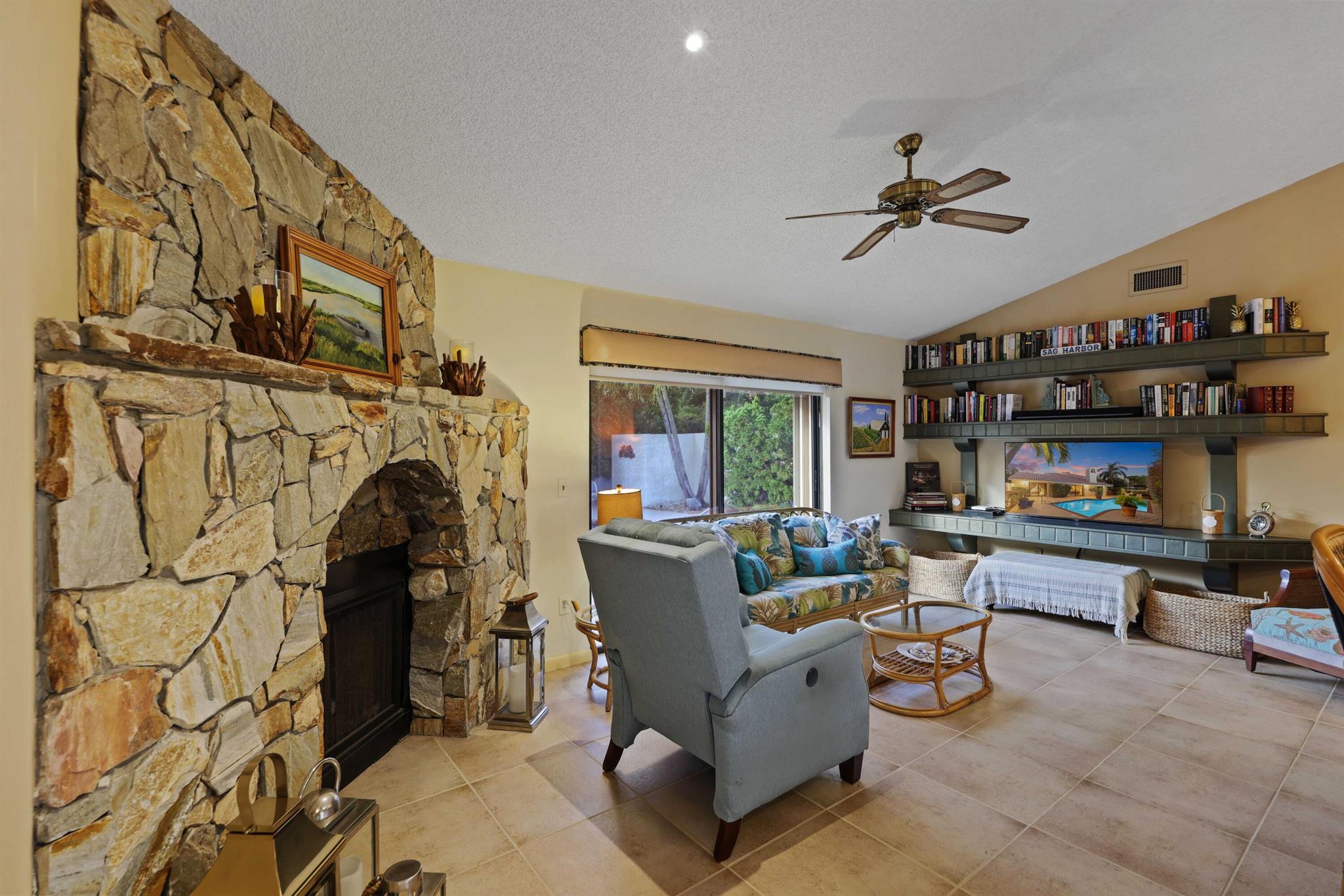 MONTEREY LAKE - Residential