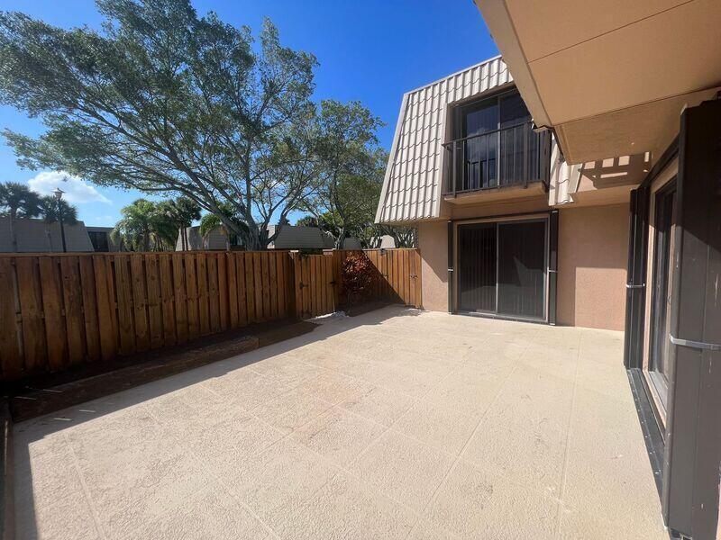 VILLAGE OF SANDALWOOD LAKES SOUTH - Residential Lease