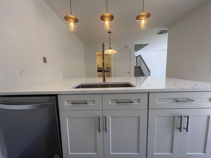 VILLAGE OF SANDALWOOD LAKES SOUTH - Residential Lease