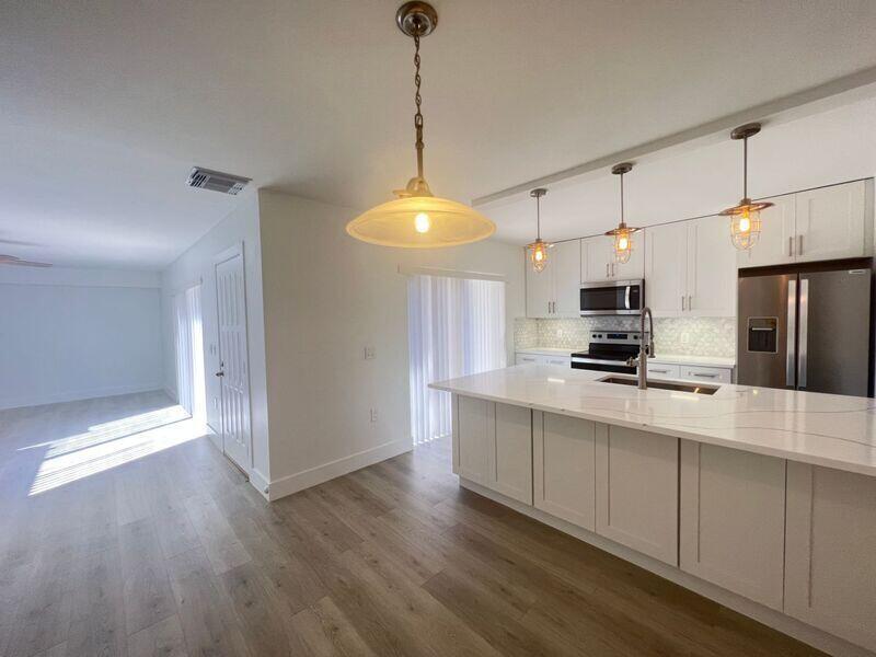 VILLAGE OF SANDALWOOD LAKES SOUTH - Residential Lease