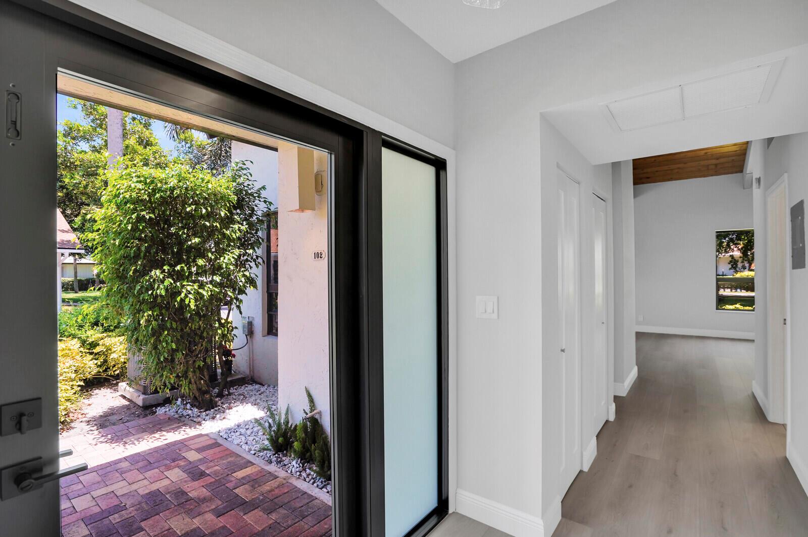 730 Greensward Court 102-J, Delray Beach, FL, 33445/$329,000 2 730 Greensward Court 102-J