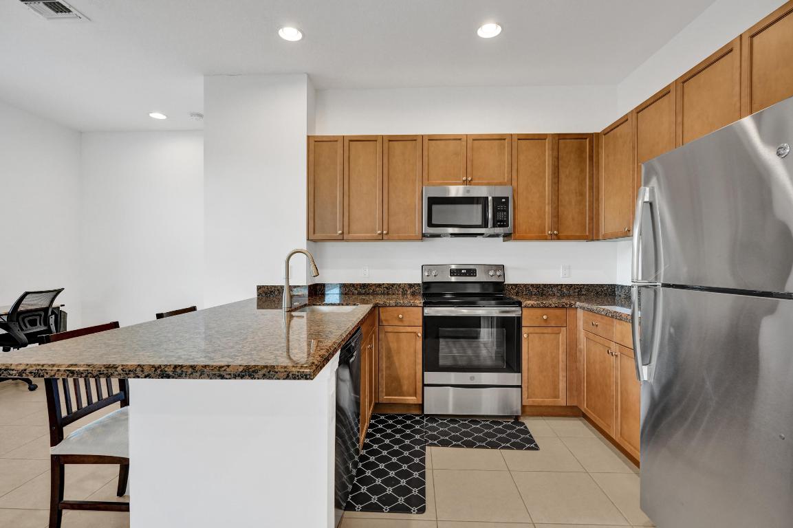 ALTON NEIGHBORHOOD 1 - Residential Lease