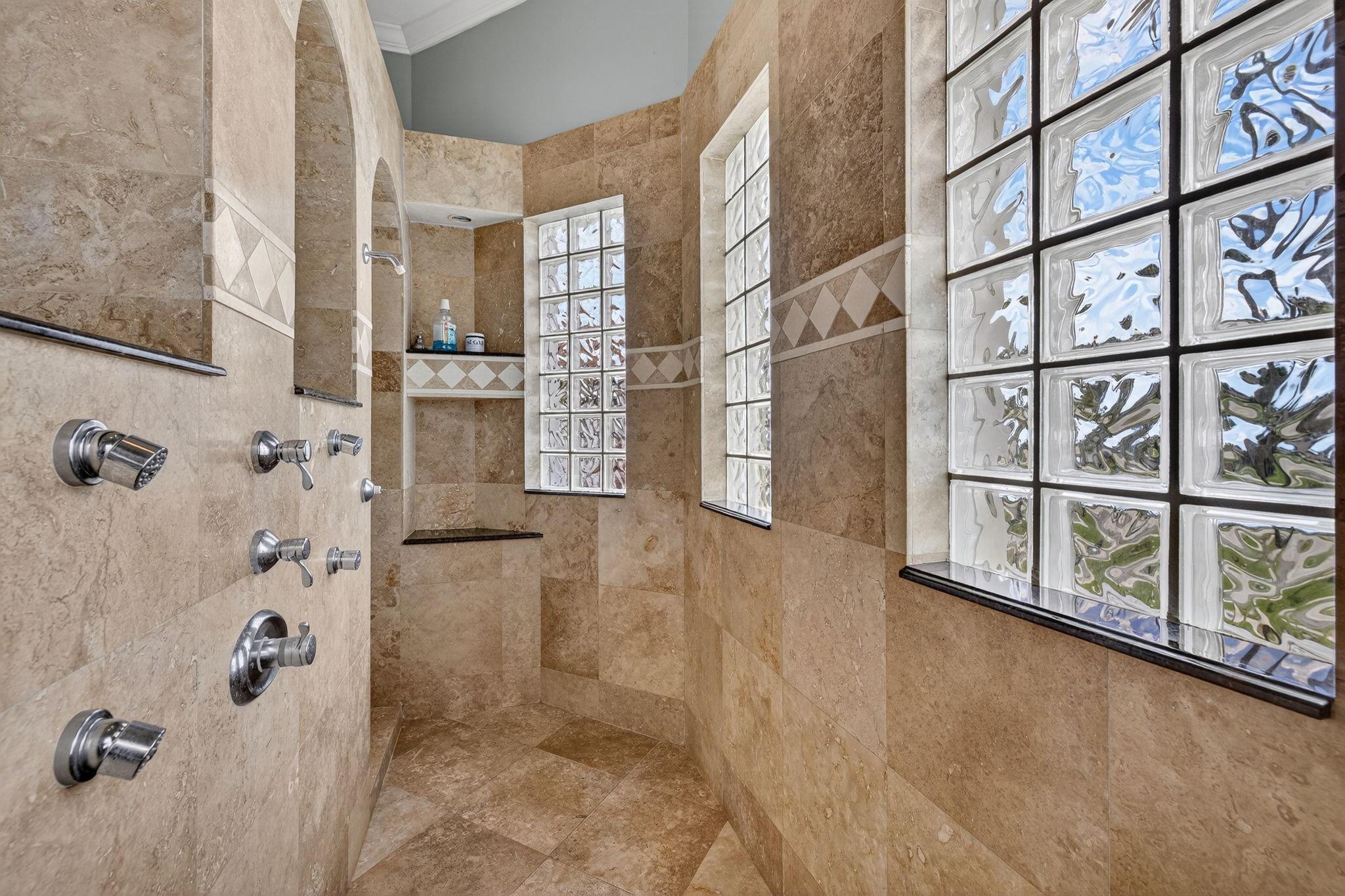 Heftler Homes-Tamarac 101 - Residential