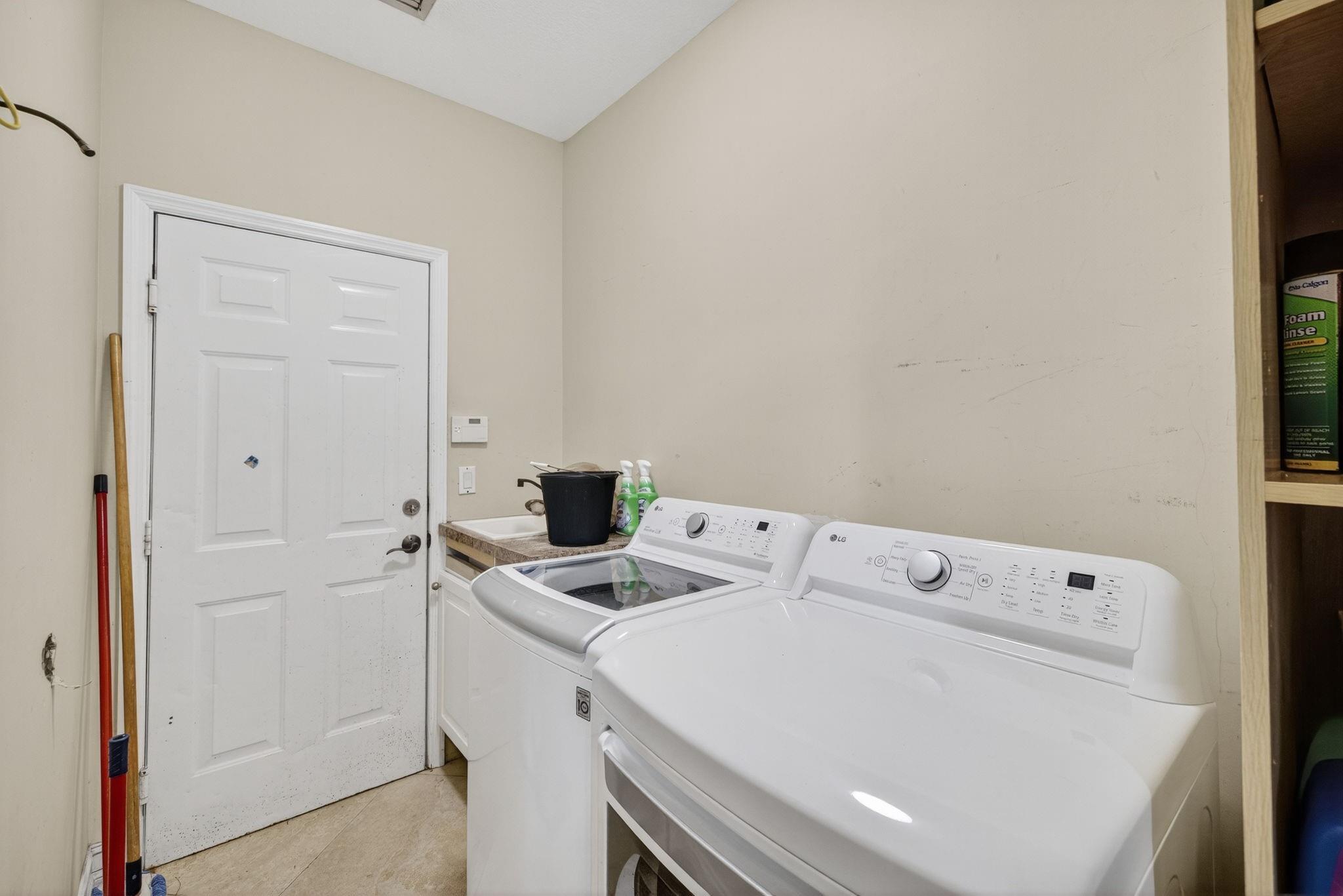 Heftler Homes-Tamarac 101 - Residential