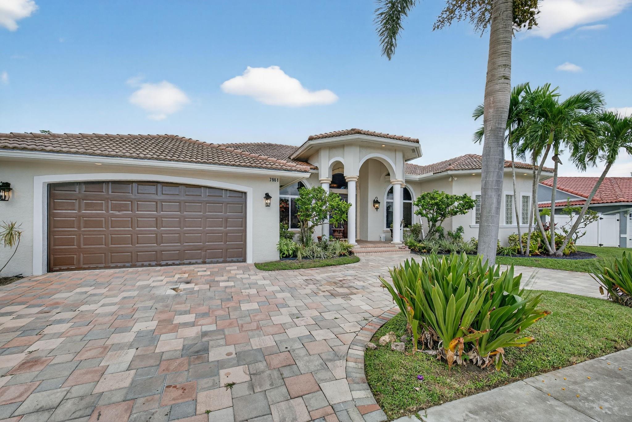 Heftler Homes-Tamarac 101 - Residential