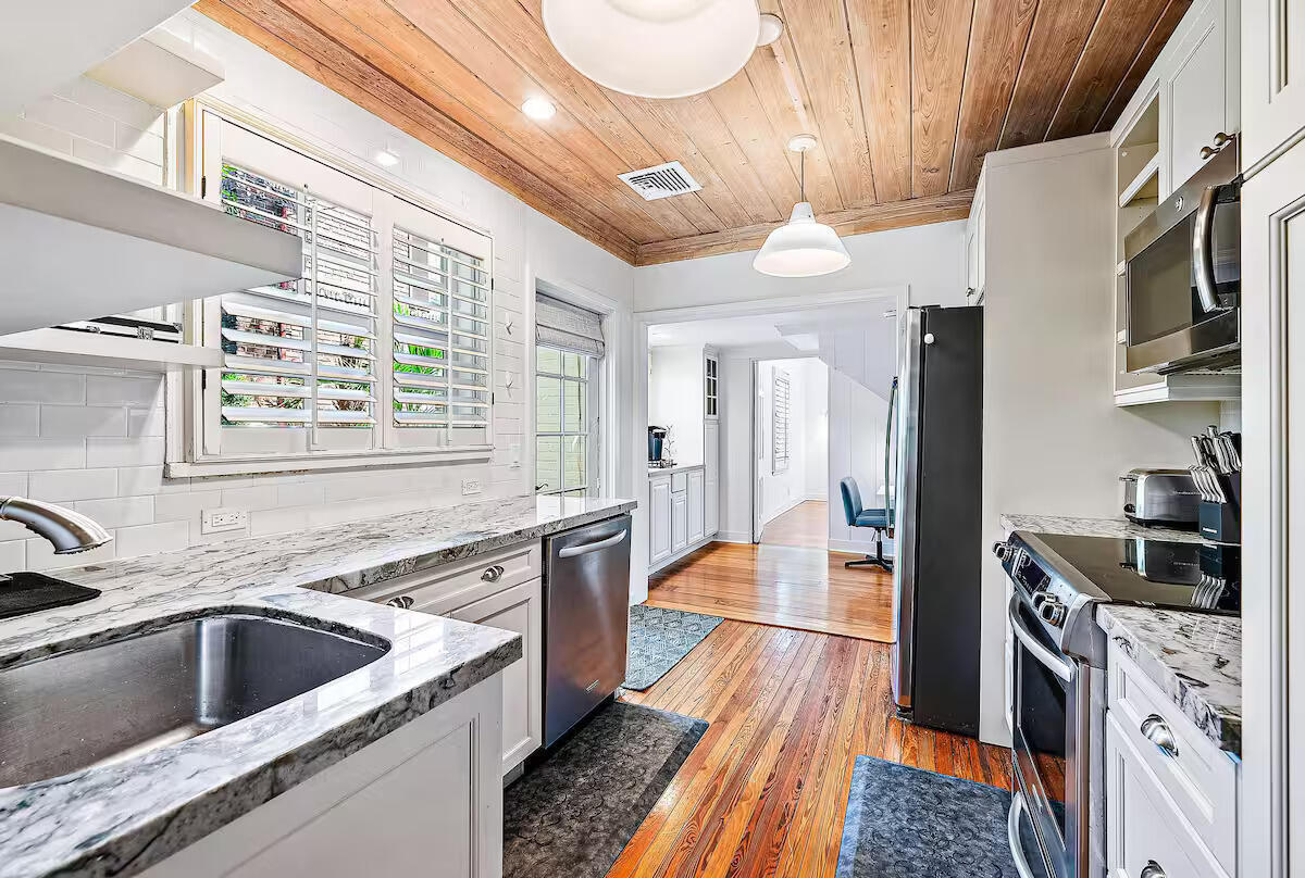 ESTATES OF SOUTH PALM BEACH - Residential Lease