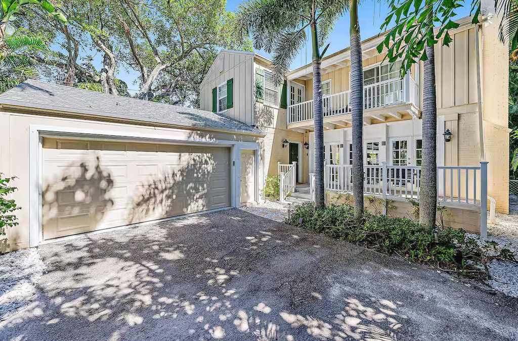 Photo of 4110 Washington Road, West Palm Beach, FL 33405 (MLS # B26004695)