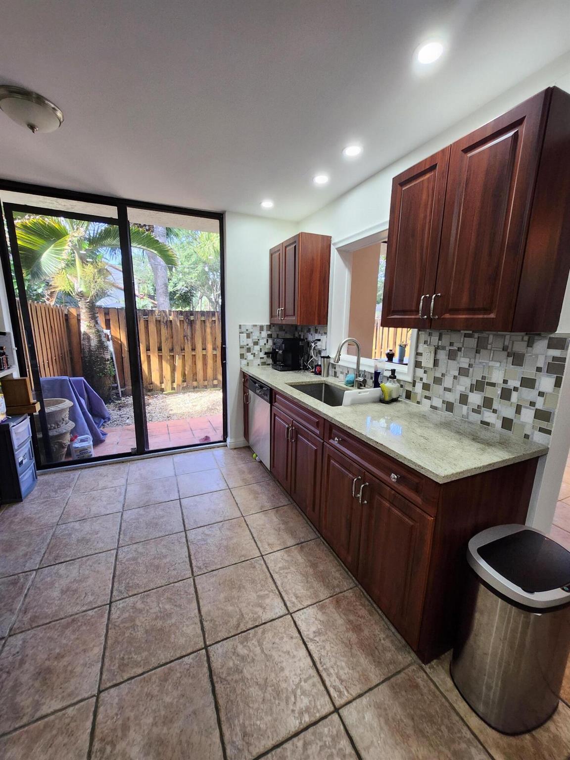 Town Place Condo 01 Bldg - Residential Lease