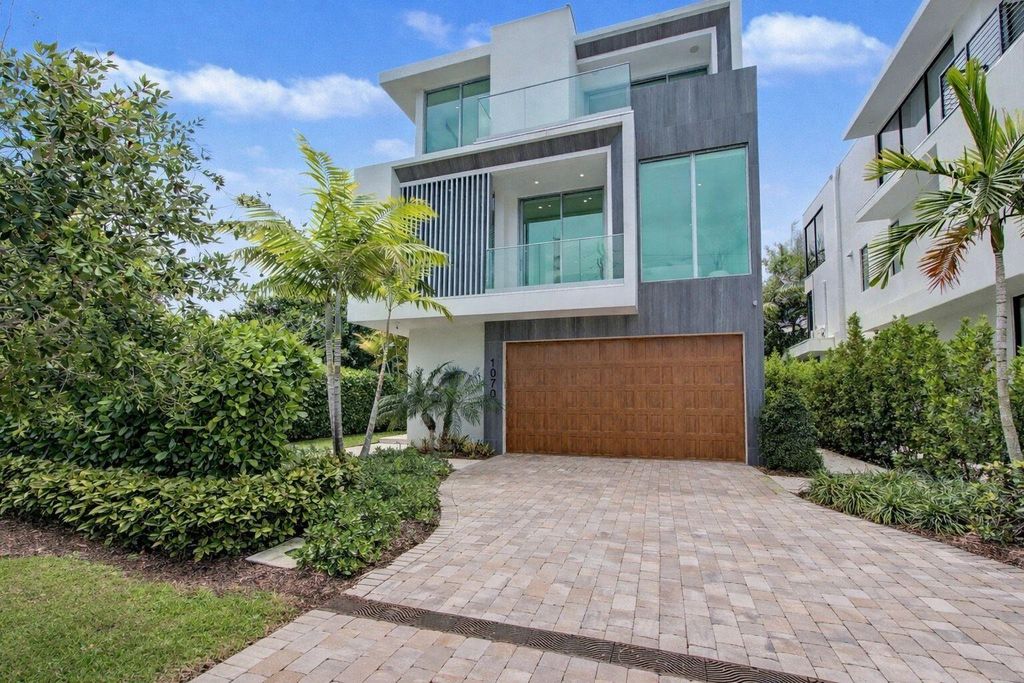 Photo of 1070 Del Harbour Drive, Delray Beach, FL 33483 (MLS # B26012753)