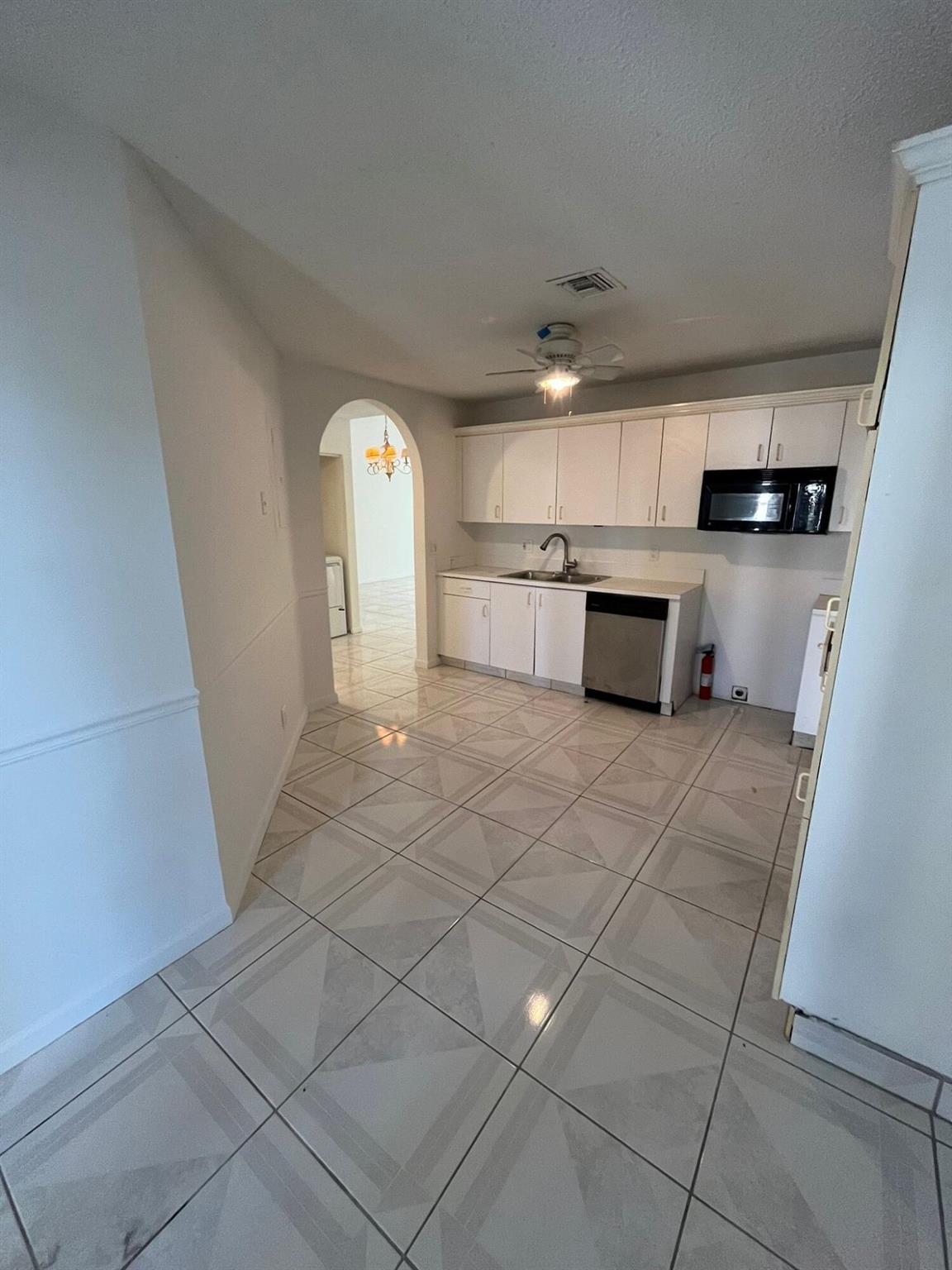 102 Sunshine Boulevard