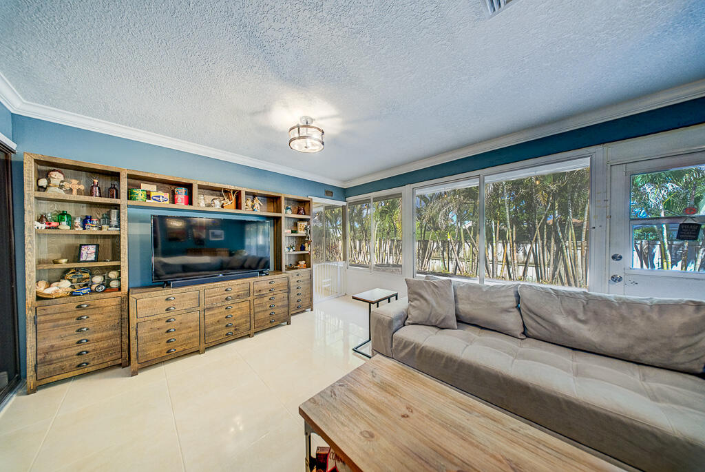 GREENVIEW SHORES 1 OF WELLINGTON - Residential