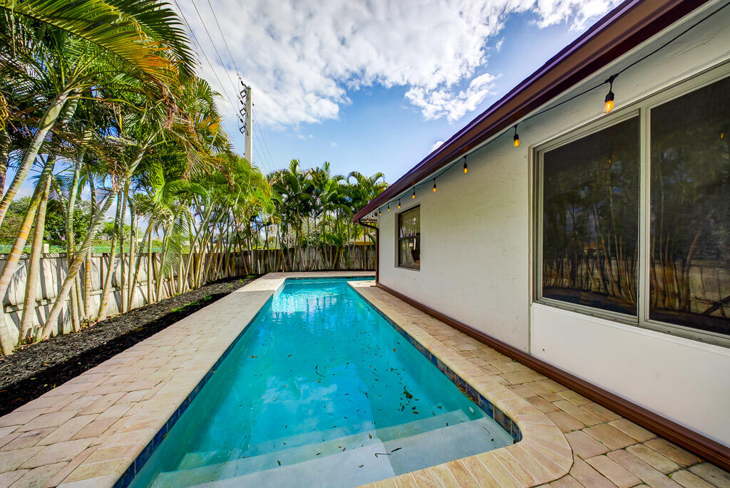 GREENVIEW SHORES 1 OF WELLINGTON - Residential