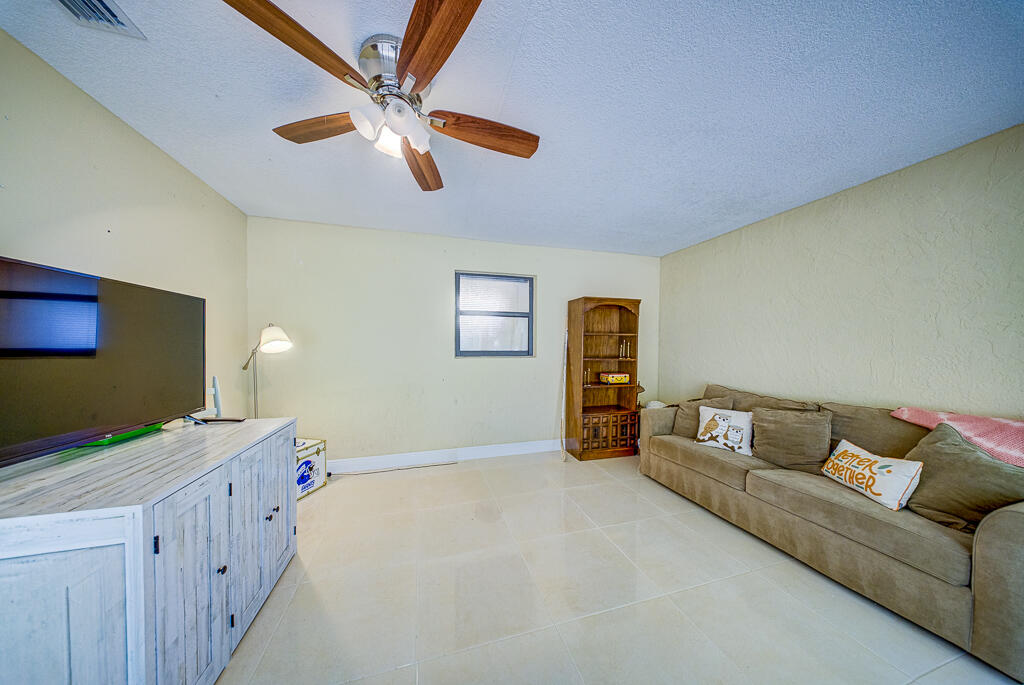 GREENVIEW SHORES 1 OF WELLINGTON - Residential