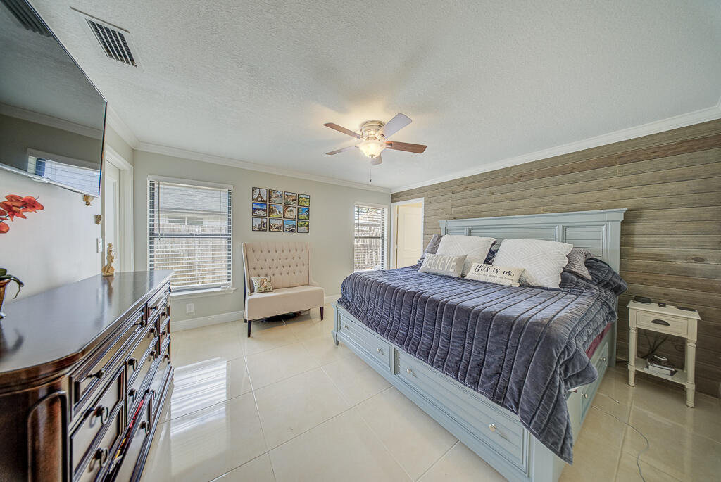 GREENVIEW SHORES 1 OF WELLINGTON - Residential