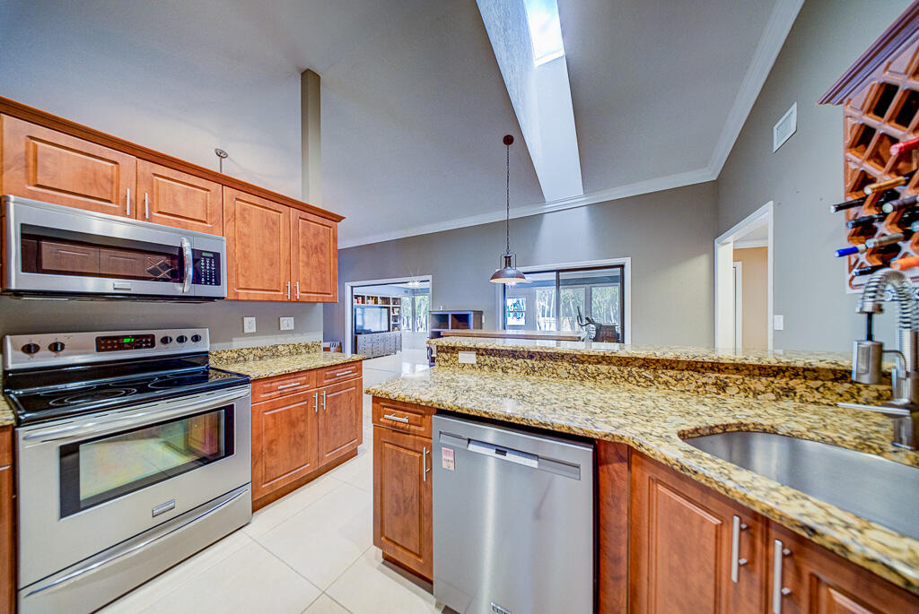 GREENVIEW SHORES 1 OF WELLINGTON - Residential