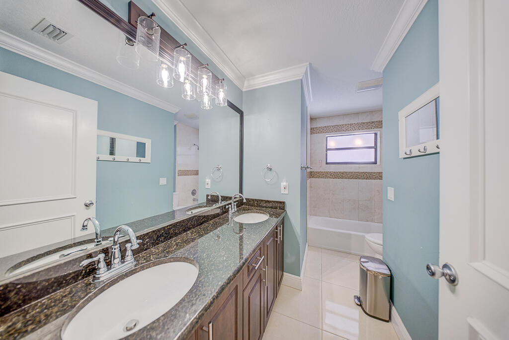 GREENVIEW SHORES 1 OF WELLINGTON - Residential