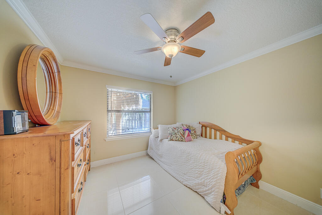 GREENVIEW SHORES 1 OF WELLINGTON - Residential