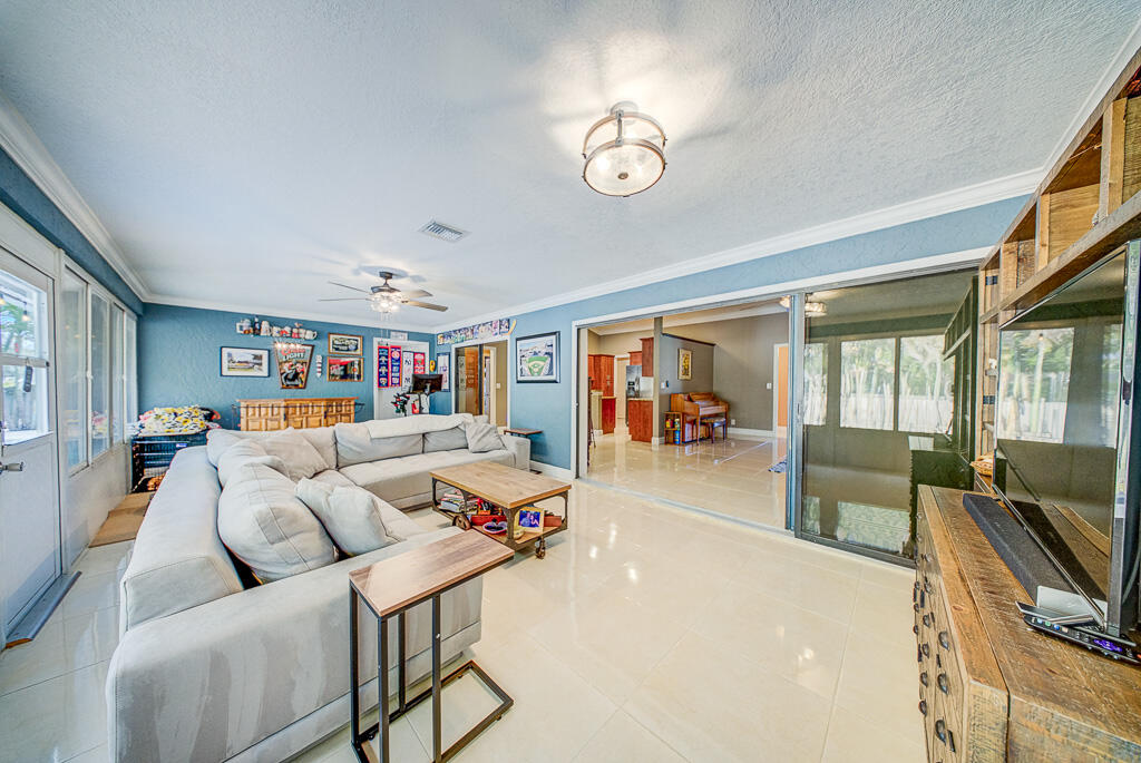 GREENVIEW SHORES 1 OF WELLINGTON - Residential