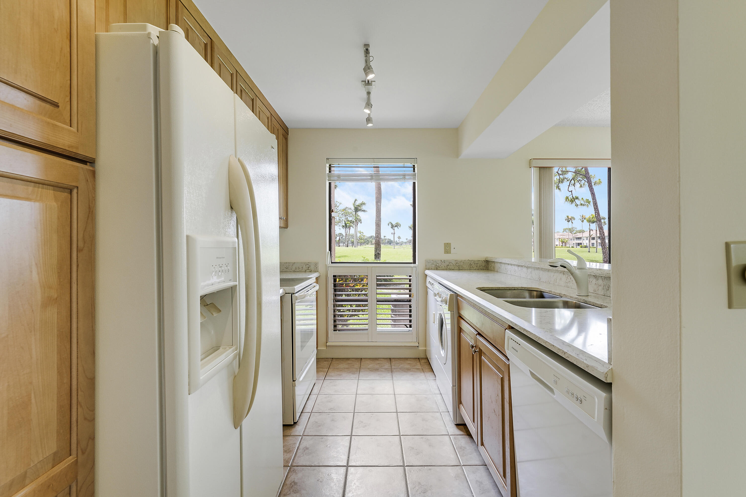 GOLF VILLAS CONDO - Residential