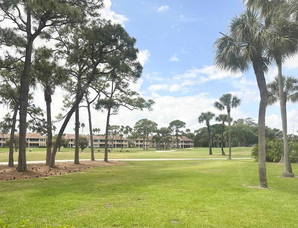 Photo of 302 Brackenwood Circle, Palm Beach Gardens, FL 33418 (MLS # B26013398)