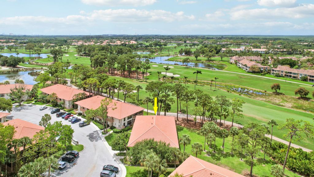 Photo of 302 Brackenwood Circle, Palm Beach Gardens, FL 33418 (MLS # B26013398)