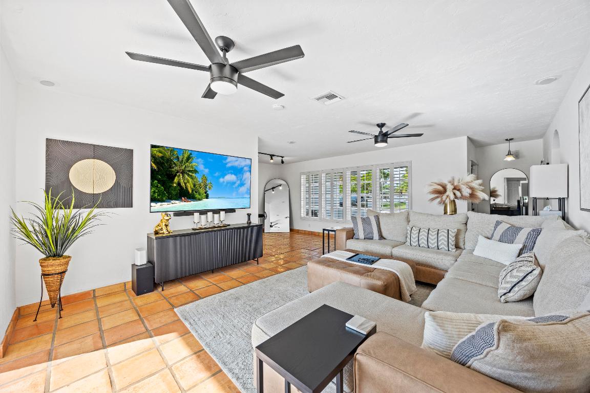 POMPANO ISLES - Residential