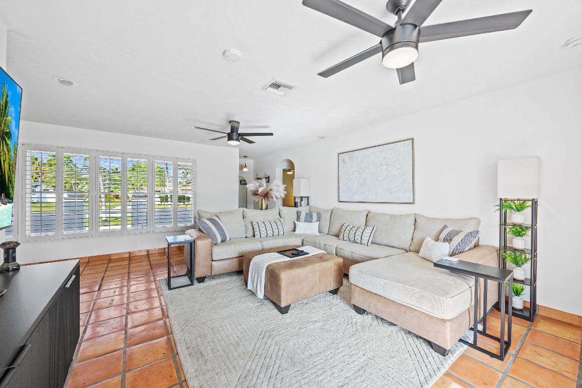 POMPANO ISLES - Residential