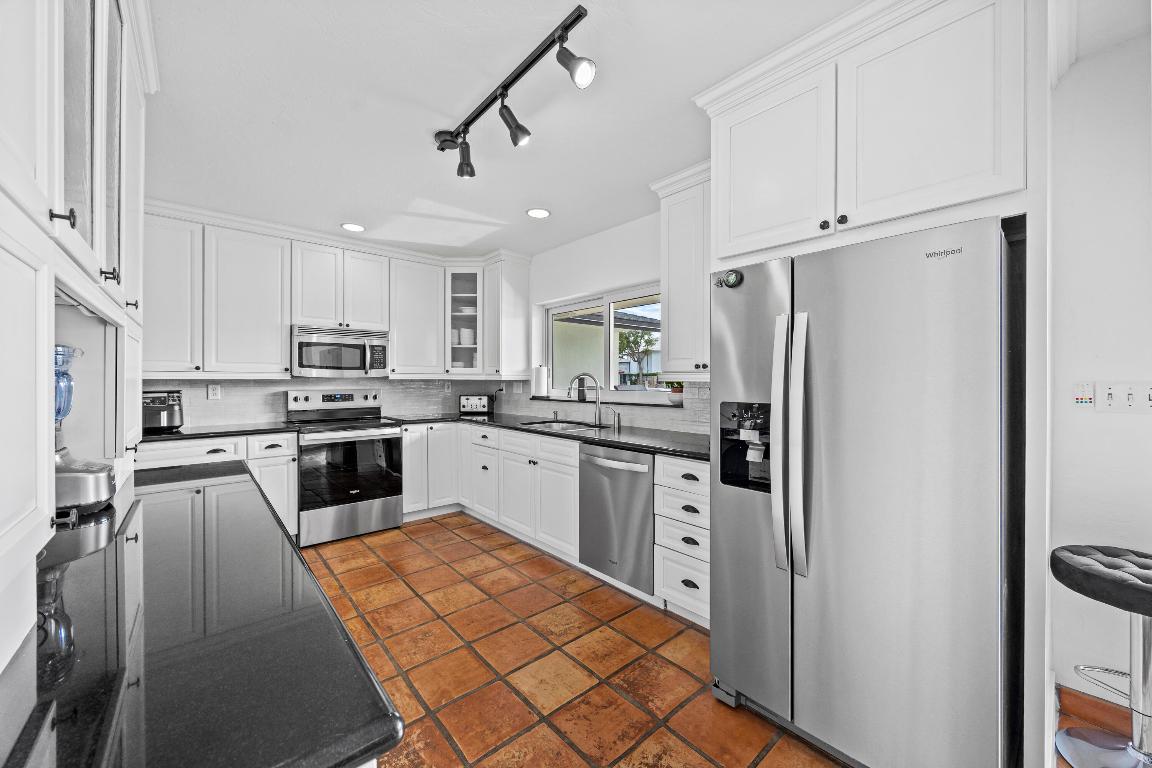 POMPANO ISLES - Residential