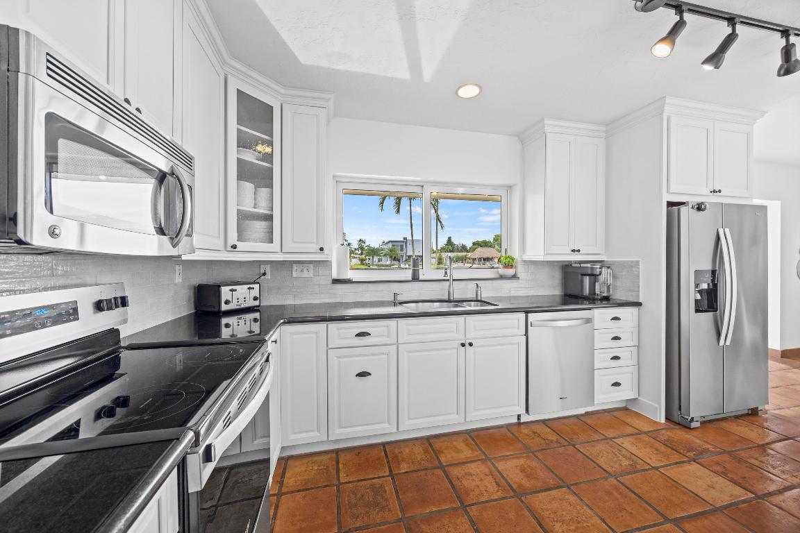 POMPANO ISLES - Residential