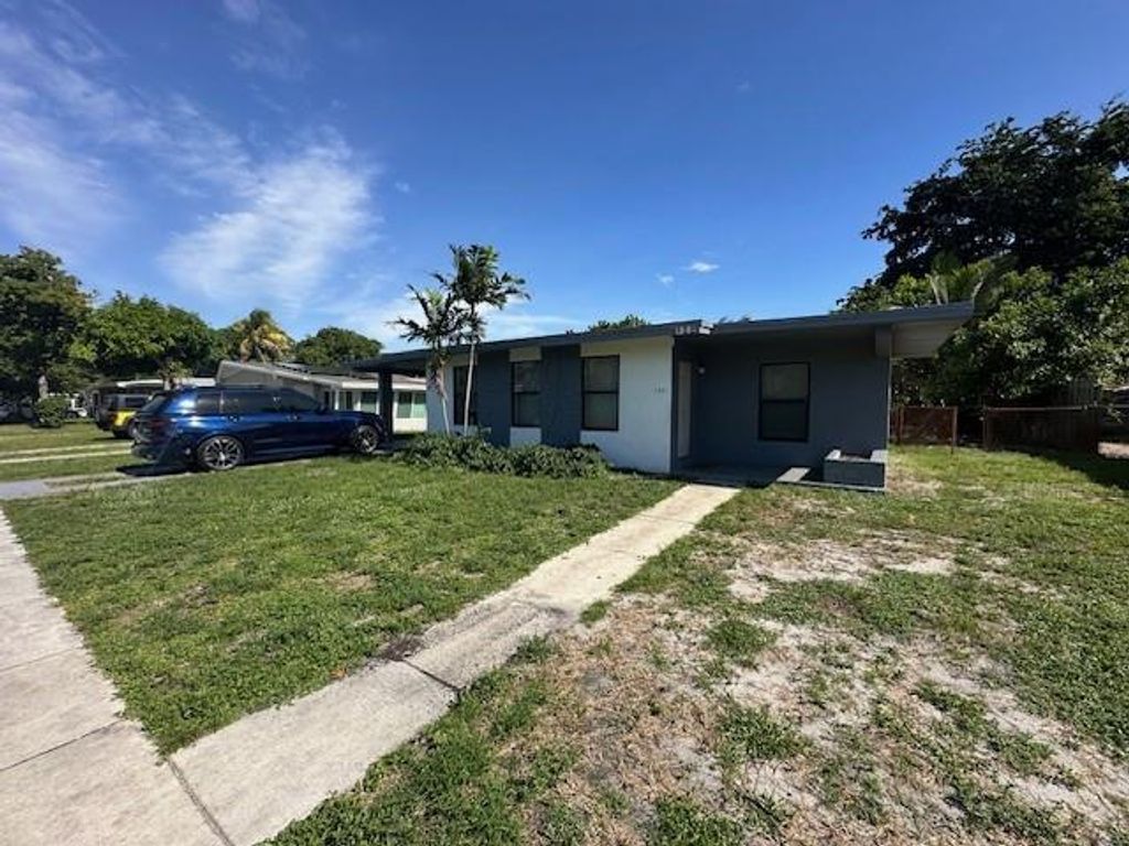 Photo of 122 SW 24th Ave, Fort Lauderdale, FL 33312 (MLS # F10538467)