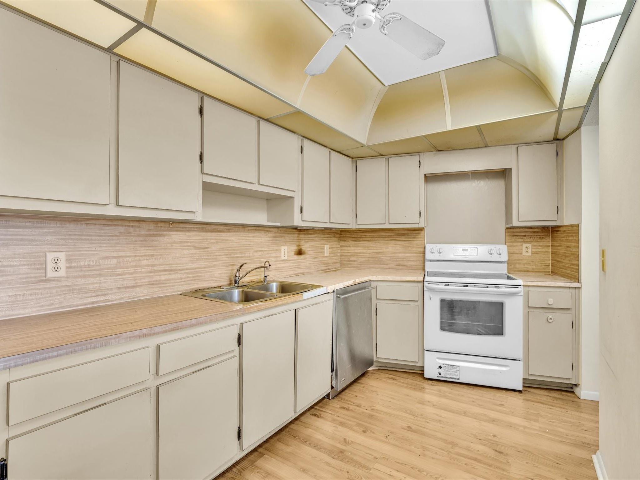 PALM AIRE - Residential