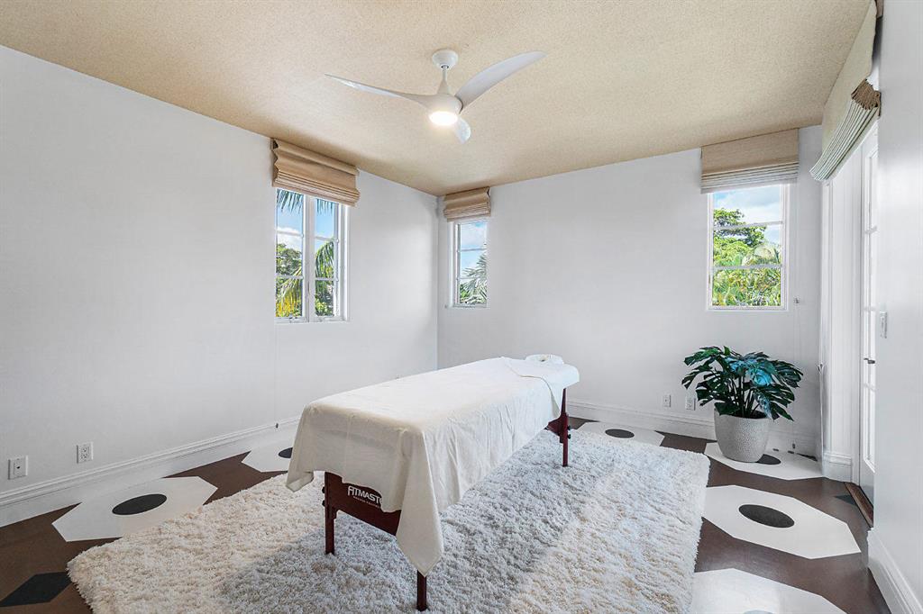 BEACH SHORES - Residential