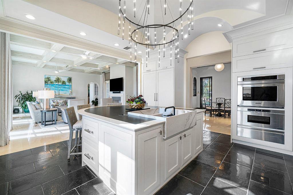 BEACH SHORES - Residential