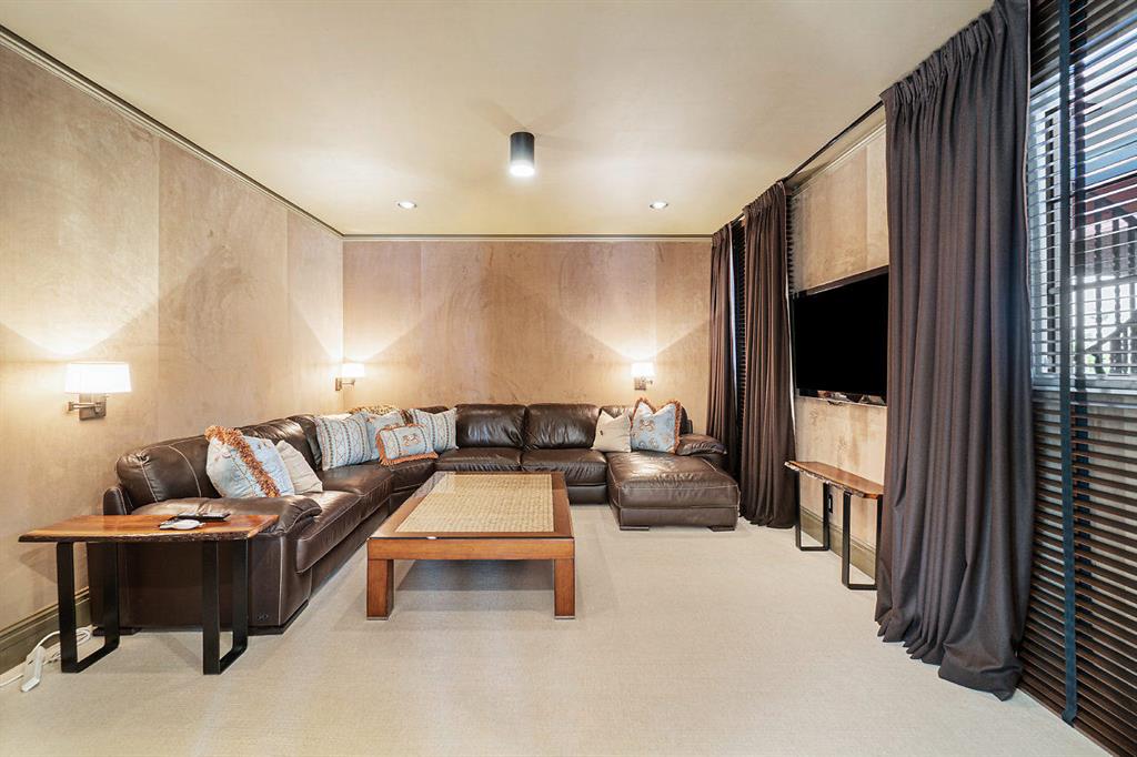 BEACH SHORES - Residential