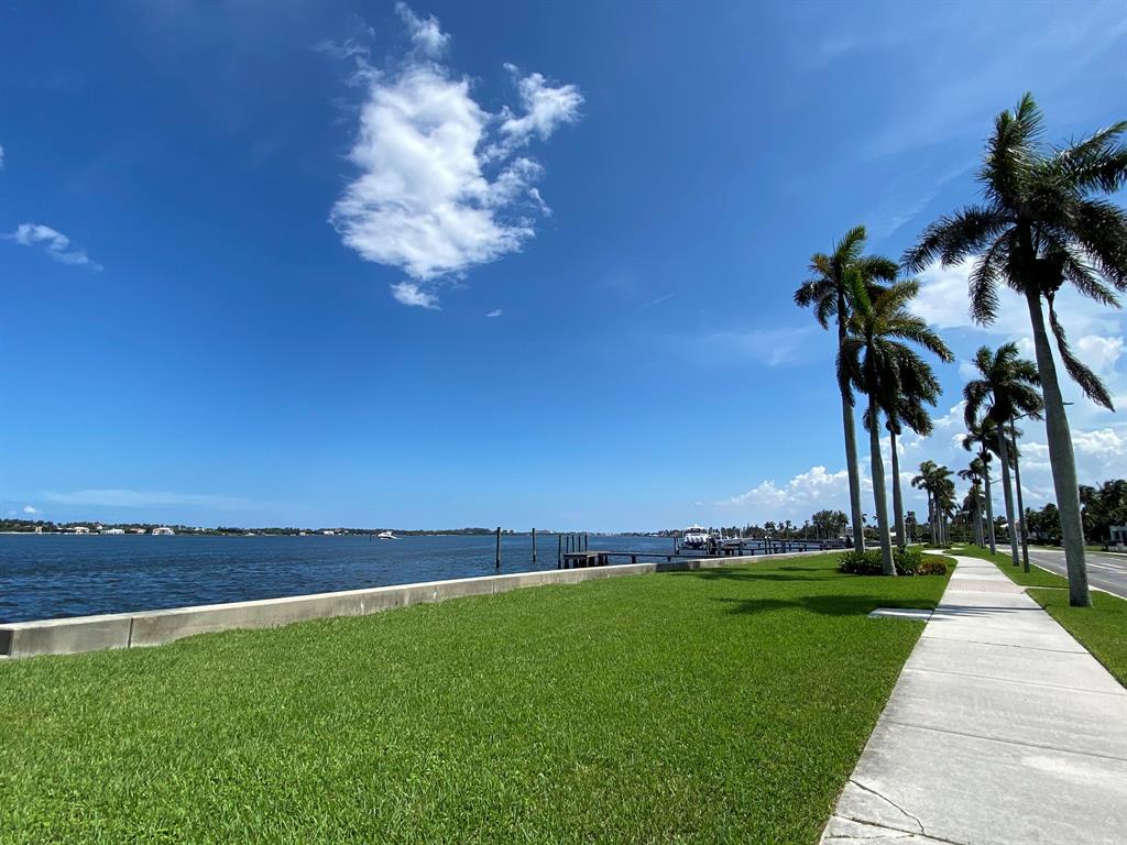 BEACH SHORES - Residential