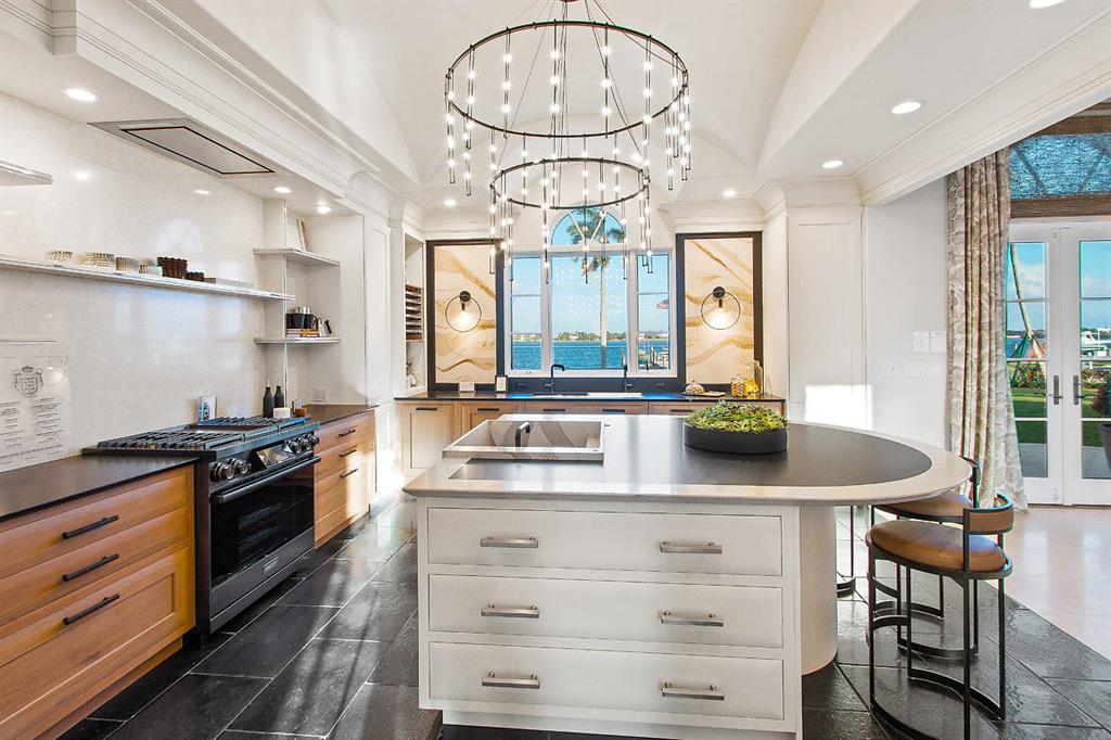 BEACH SHORES - Residential