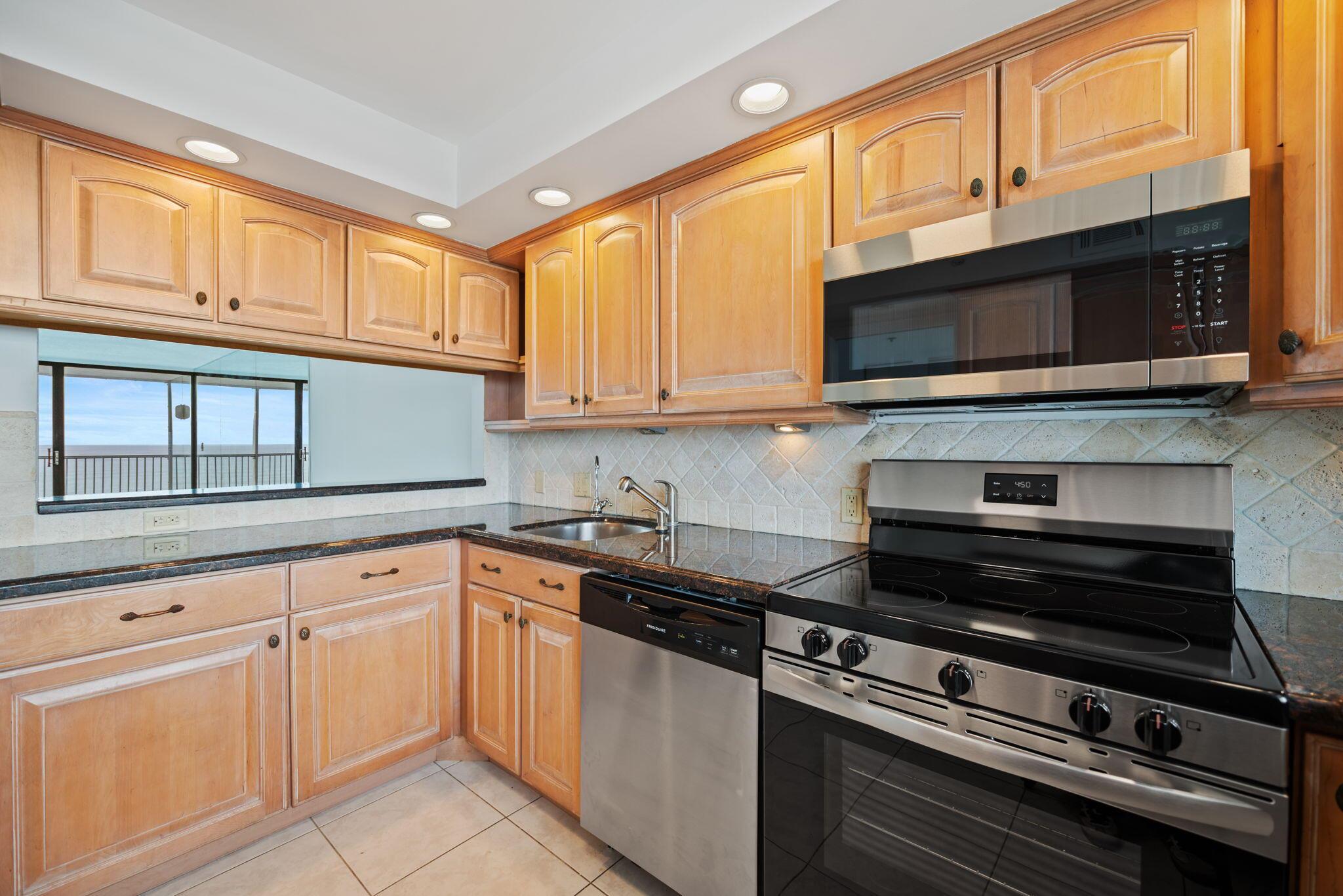 JUNO BY THE SEA NORTH CON - Residential