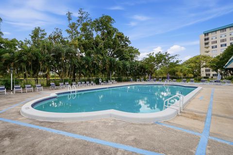Tiny photo for 4330 Hillcrest Drive #804, Hollywood, FL 33021 (MLS # B26014460)
