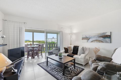 Tiny photo for 4330 Hillcrest Drive #804, Hollywood, FL 33021 (MLS # B26014460)
