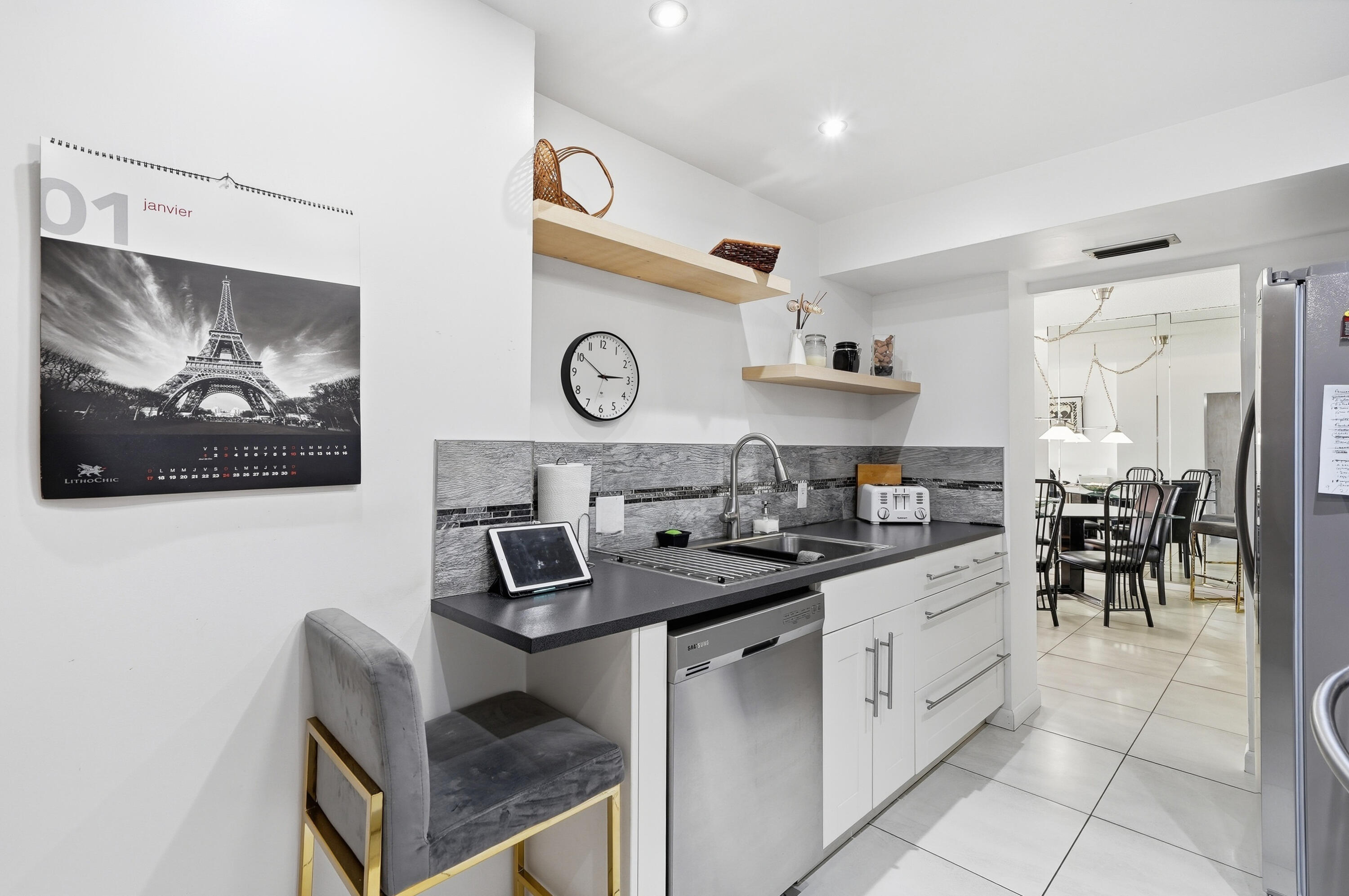 HILLCREST EAST NO 23 CONDO - Residential